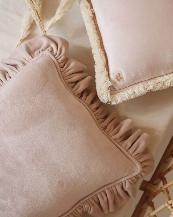 Poduszka dekoracyjna z falbanką - soft velvet